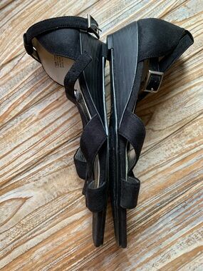 Rampage Ithica Black Faux Suede Fringe T-Strap Wedge Sandals - Size 7.5